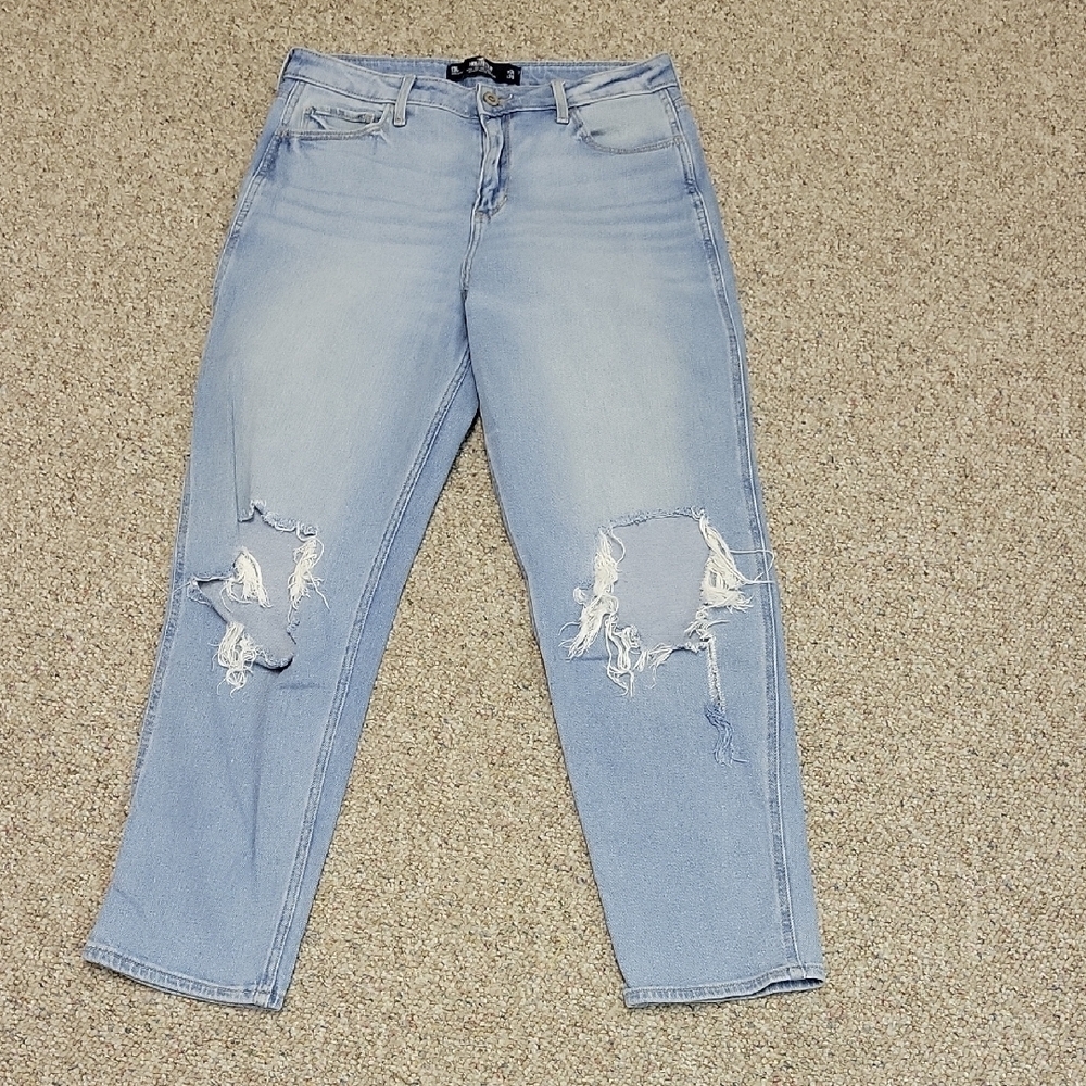 Hollister Ultra High Rise Mom Jeans Sz 31 X 29. Distressed school contemporary